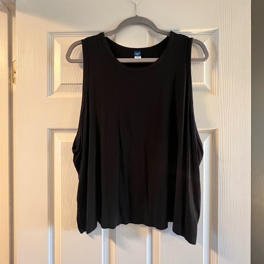 Black Sleeveless Women's Top